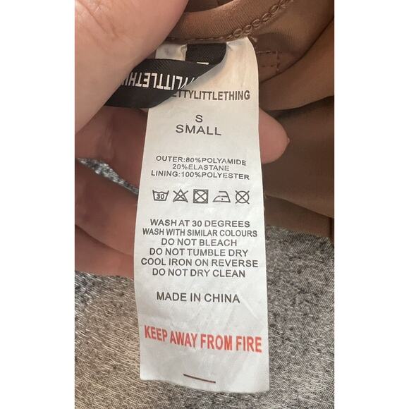 PrettyLittleThing Sport Crop Top Size S Cocoa Brown Short Sleeve Open Back - Picture 7 of 7